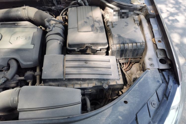 Used Volkswagen Magotan 2012 Revised 1.8TSI Luxury Version Engine Bay Left