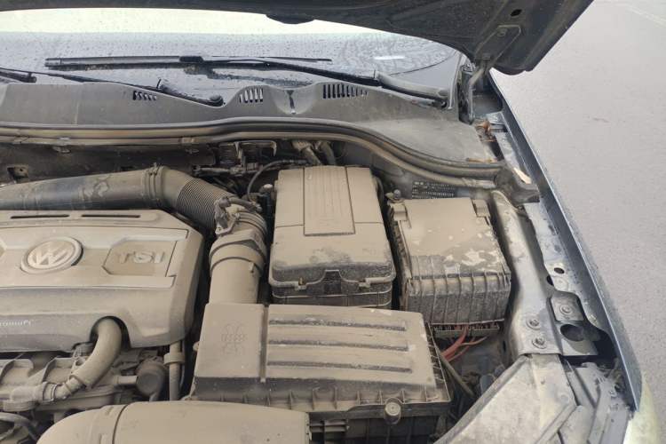 Used Volkswagen Magotan 2012 Revised 1.8TSI Luxury Version Engine Bay Left