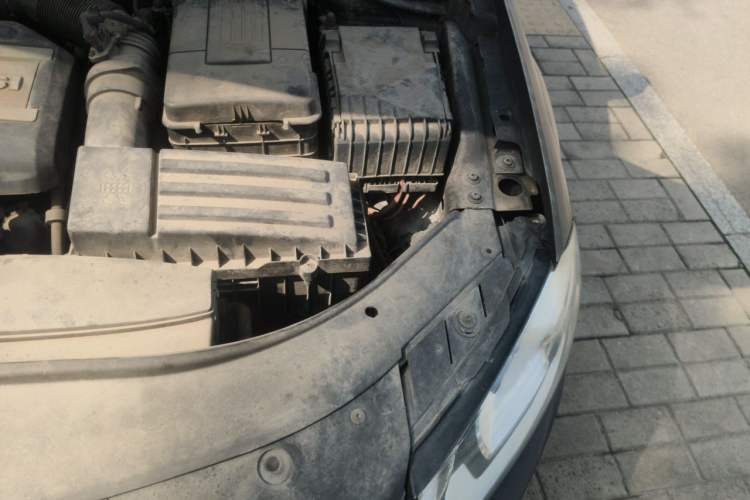 Used Volkswagen Magotan 2012 Revised 1.8TSI Luxury Version Engine Bay Left