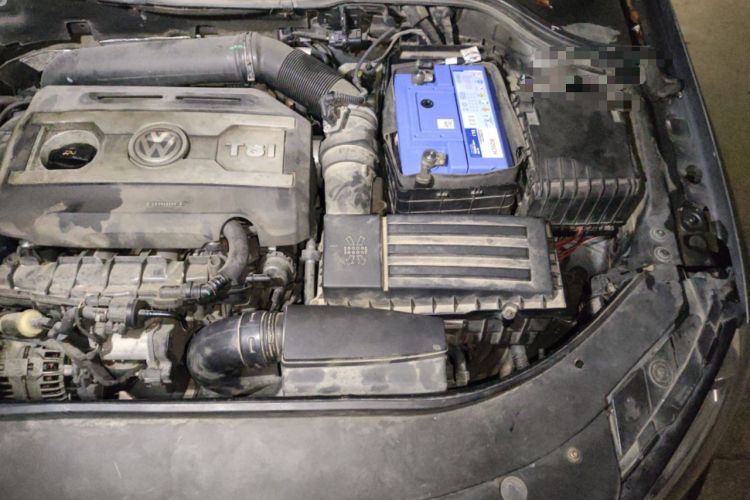 Used Volkswagen Magotan 2012 1.8TSI Prestige Model Engine Bay Left
