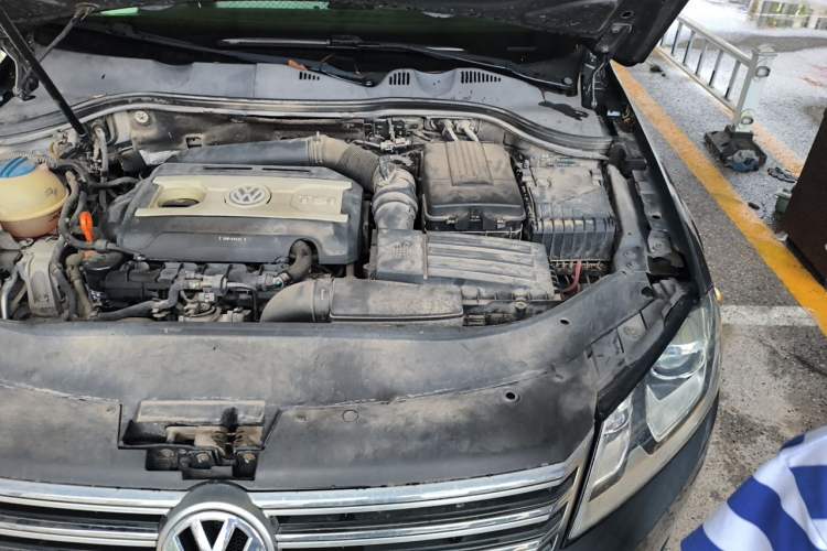 Used Volkswagen Magotan 2012 Revised Version 2.0 TSI Supreme Edition Engine Bay Left