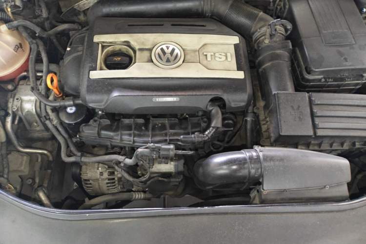 Used Volkswagen Magotan 2012 1.8TSI Luxury Model Engine Bay