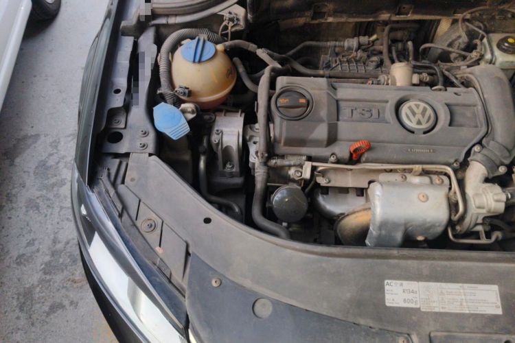Used Volkswagen Magotan 2012 Revised 1.4 TSI Luxury Version Engine Bay Right