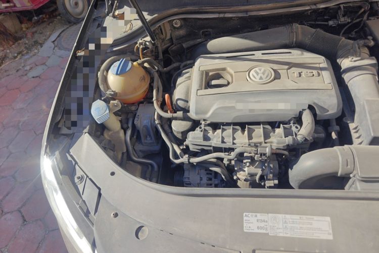 Used Volkswagen Magotan 2012 Revised 1.8TSI Comfort Version Engine Bay Right