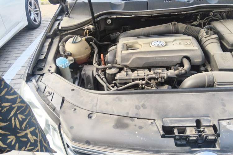 Used Volkswagen Magotan 2012 Revised Version 2.0 TSI Supreme Edition Engine Bay Right