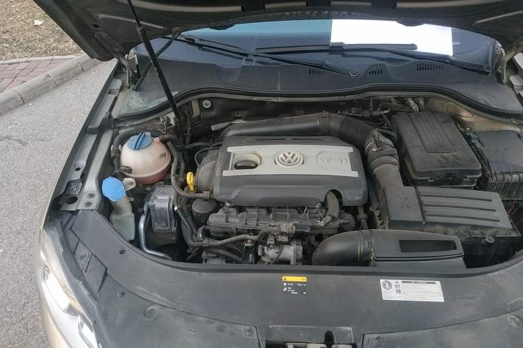 Used Volkswagen Magotan 2012 Travel Edition 2.0 TSI Comfort Version Engine Bay Right