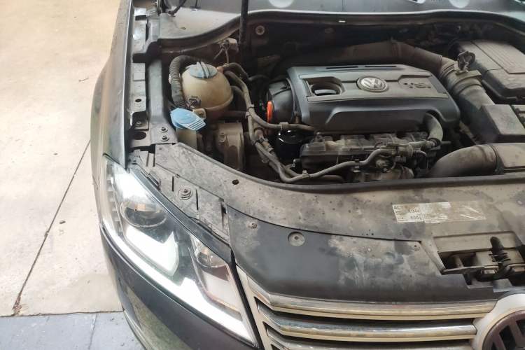 Used Volkswagen Magotan 2012 Revised 1.8TSI Luxury Version Engine Bay Right