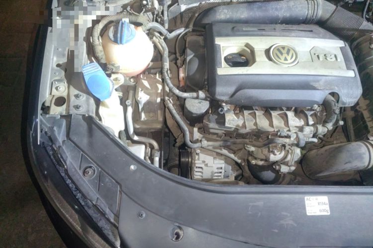 Used Volkswagen Magotan 2012 Travel Edition 2.0 TSI Comfort Version Engine Bay Right