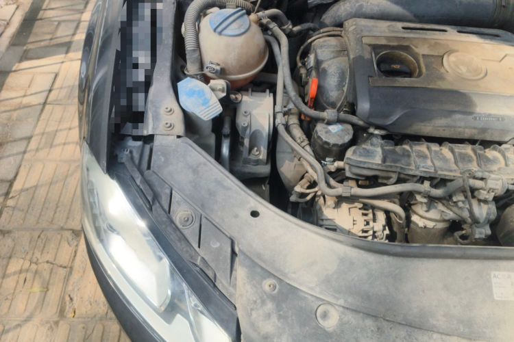 Used Volkswagen Magotan 2012 Revised 1.8TSI Luxury Version Engine Bay Right