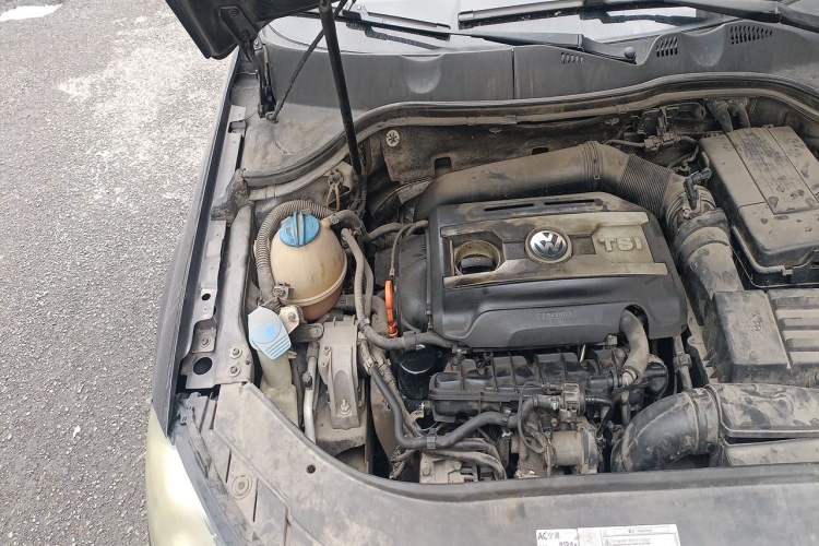 Used Volkswagen Magotan 2012 Revised 1.8TSI Luxury Version Engine Bay Right