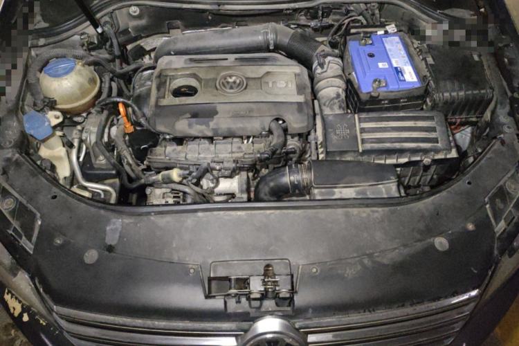Used Volkswagen Magotan 2012 1.8TSI Prestige Model Engine Bay