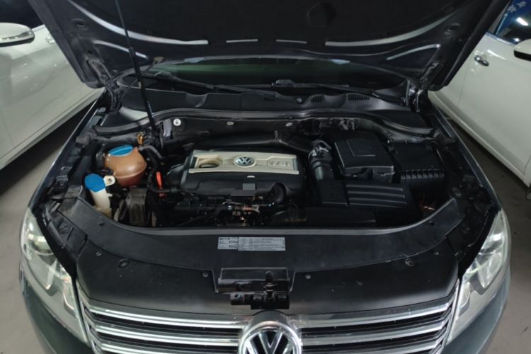 Used Volkswagen Magotan 2012 Revised 1.8TSI Luxury Version Engine Bay