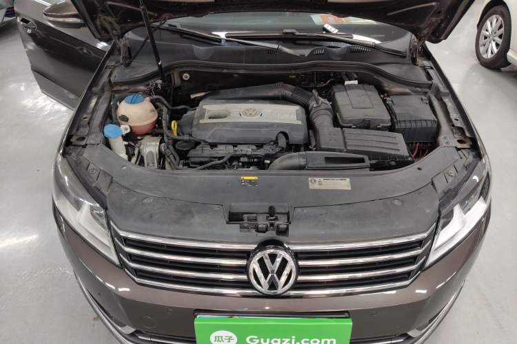 Used Volkswagen Magotan 2012 Travel Edition 2.0 TSI Comfort Version Engine Bay