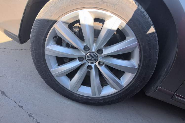 Used Volkswagen Magotan 2012 Travel Edition 2.0 TSI Luxury Version Exterior 7
