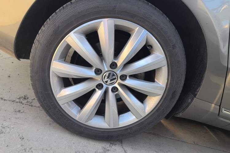 Used Volkswagen Magotan 2012 Travel Edition 2.0 TSI Luxury Version Exterior 8