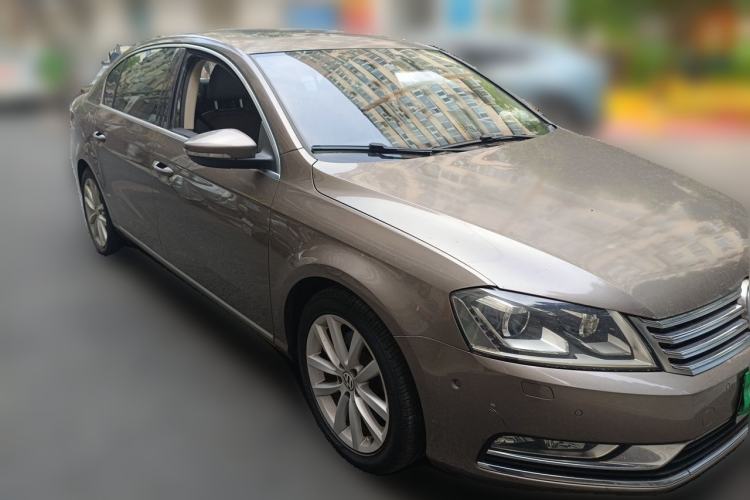 Used Volkswagen Magotan 2012 Facelift 1.8TSI Prestige Model Front Right 45 Deg