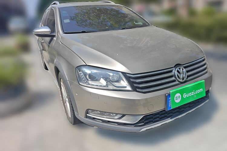 Used Volkswagen Magotan 2012 Travel Edition 2.0 TSI 4x4 Comfort Version Front Right 45 Deg