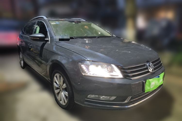 Used Volkswagen Magotan 2012 Travel Edition 2.0 TSI Luxury Version Front Right 45 Deg