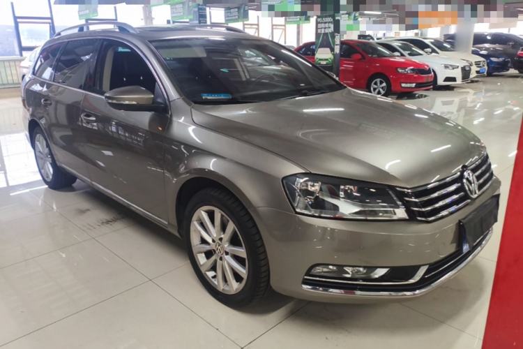 Used Volkswagen Magotan 2012 Travel Edition 2.0 TSI Comfort Version Front Right 45 Deg