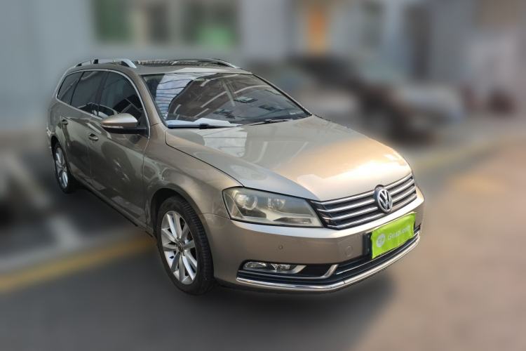 Used Volkswagen Magotan 2012 Travel Edition 2.0 TSI Luxury Version Front Right 45 Deg