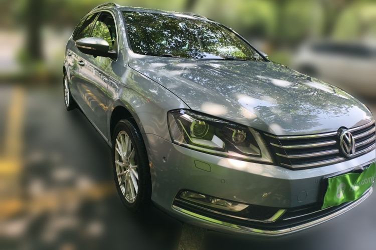 Used Volkswagen Magotan 2012 Travel Edition 2.0 TSI Comfort Version Front Right 45 Deg