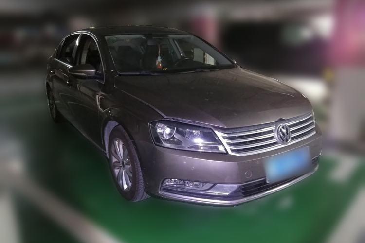 Used Volkswagen Magotan 2012 Revised Version 1.8TSI Leading Edition Front Right 45 Deg