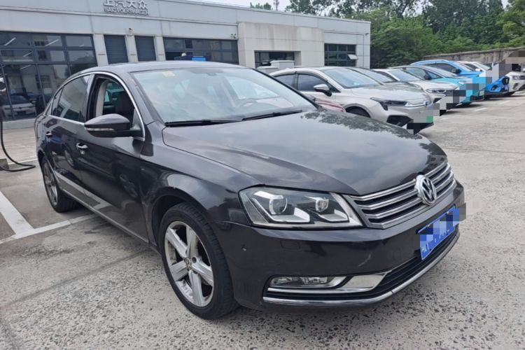 Used Volkswagen Magotan 2012 2.0 TSI Prestige Edition Front Right 45 Deg
