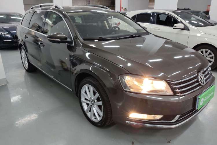 Used Volkswagen Magotan 2012 Travel Edition 2.0 TSI Comfort Version Front Right 45 Deg