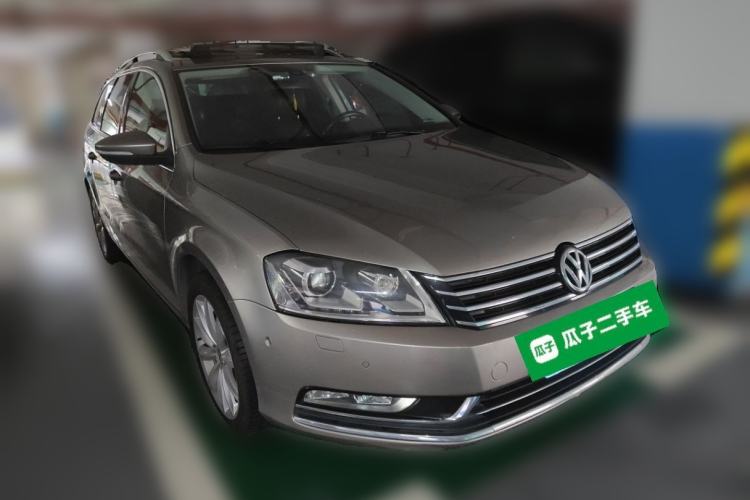 Used Volkswagen Magotan 2012 Travel Edition 2.0 TSI Luxury Version Front Right 45 Deg