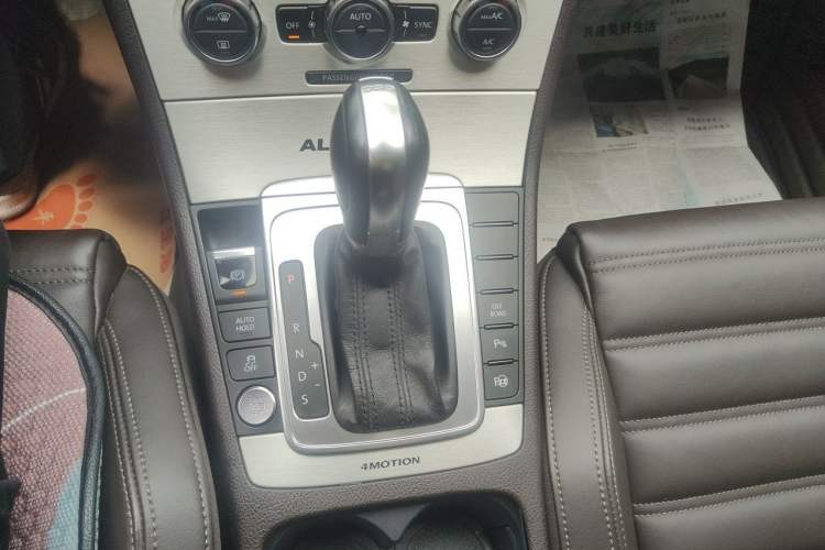 Used Volkswagen Magotan 2012 Travel Edition 2.0 TSI Four-Wheel Drive Luxury Version Gear Lever