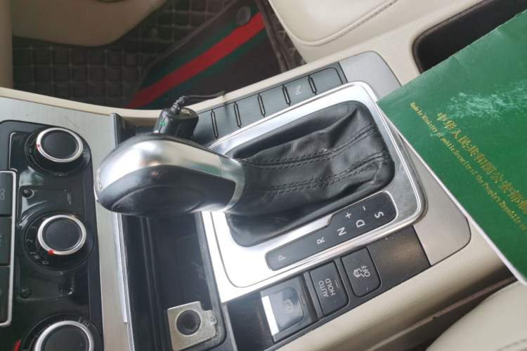 Used Volkswagen Magotan 2012 Revised Version 1.8TSI Leading Edition Gear Lever