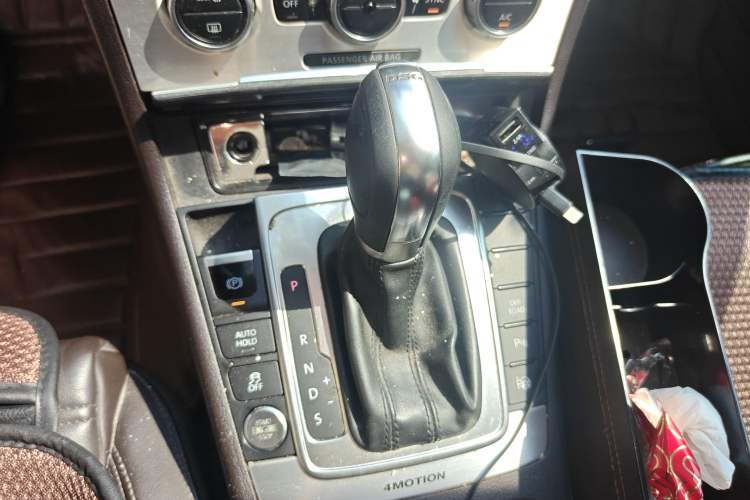 Used Volkswagen Magotan 2012 Travel Edition 2.0 TSI 4x4 Comfort Version Gear Lever