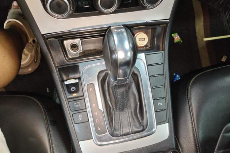 Used Volkswagen Magotan 2012 Revised Version 1.8TSI Leading Edition Gear Lever