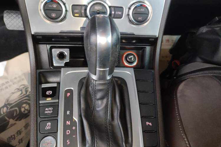 Used Volkswagen Magotan 2012 Travel Edition 2.0 TSI Comfort Version Gear Lever