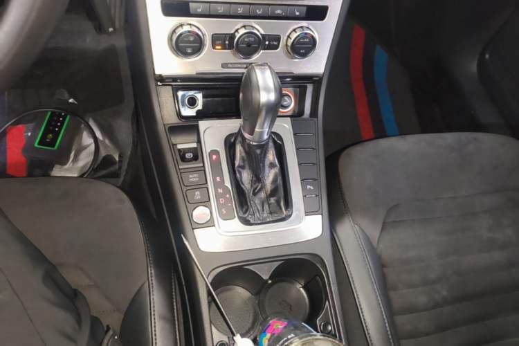 Used Volkswagen Magotan 2012 Travel Edition 2.0 TSI Comfort Version Gear Lever