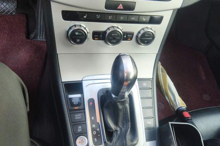 Used Volkswagen Magotan 2012 Revised Version 2.0 TSI Supreme Edition Gear Lever