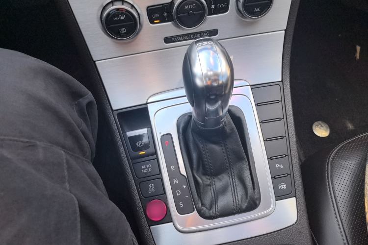 Used Volkswagen Magotan 2012 Travel Edition 2.0 TSI Luxury Version Gear Lever