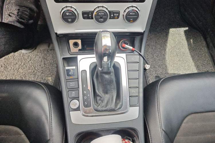 Used Volkswagen Magotan 2012 Facelift 2.0 TSI Prestige Model Gear Lever