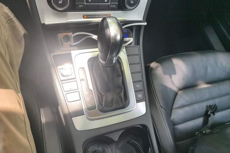 Used Volkswagen Magotan 2012 Travel Edition 2.0 TSI Comfort Version Gear Lever