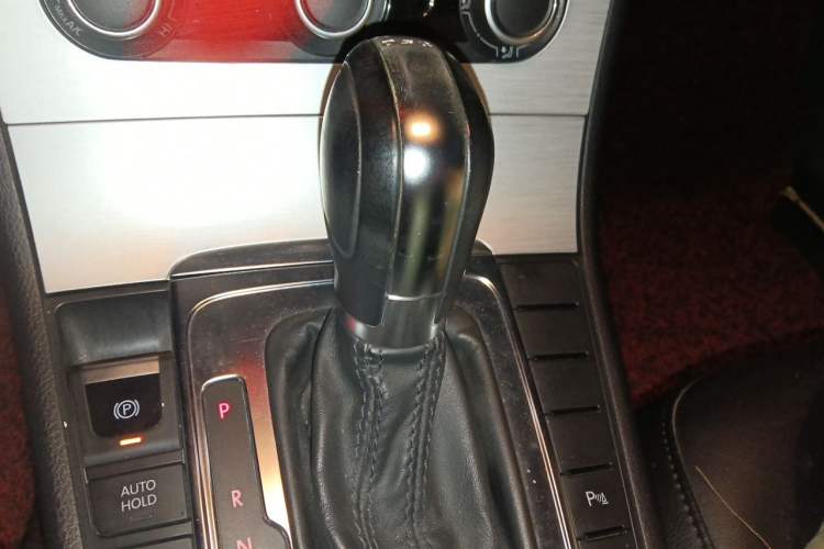Used Volkswagen Magotan 2012 Revised Version 1.8TSI Leading Edition Gear Lever