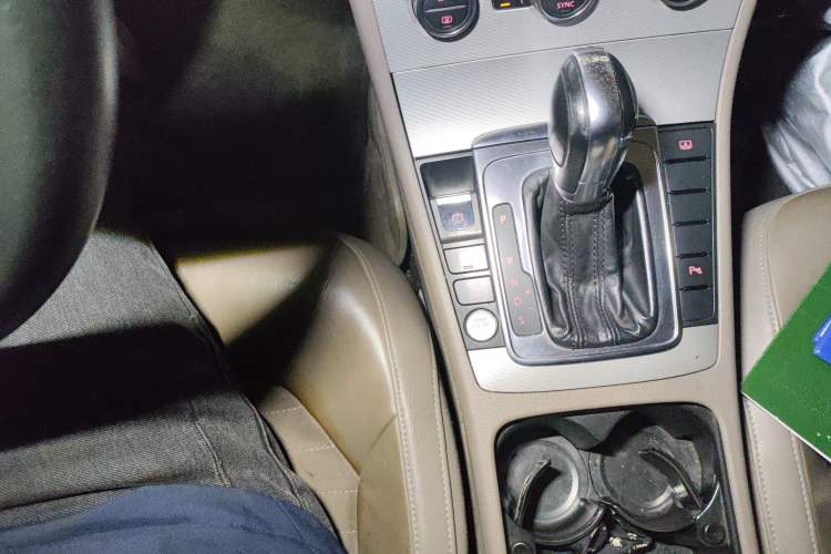 Used Volkswagen Magotan 2012 1.8TSI Prestige Model Gear Lever