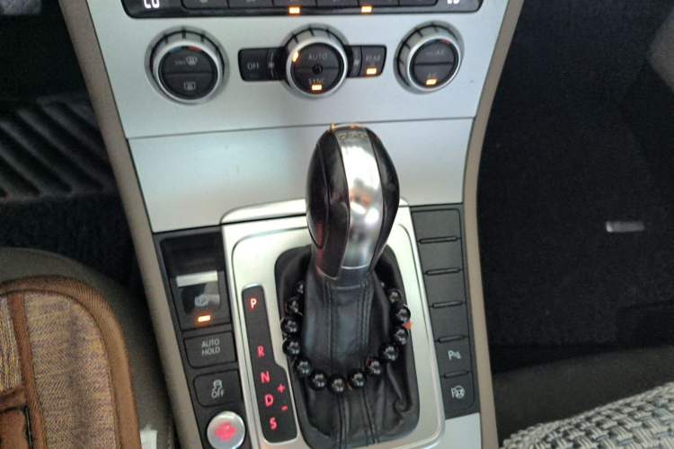 Used Volkswagen Magotan 2012 Revised Version 2.0 TSI Supreme Edition Gear Lever