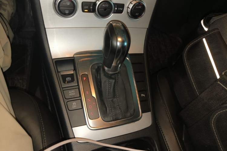 Used Volkswagen Magotan 2012 Revised 1.8TSI Luxury Version Gear Lever