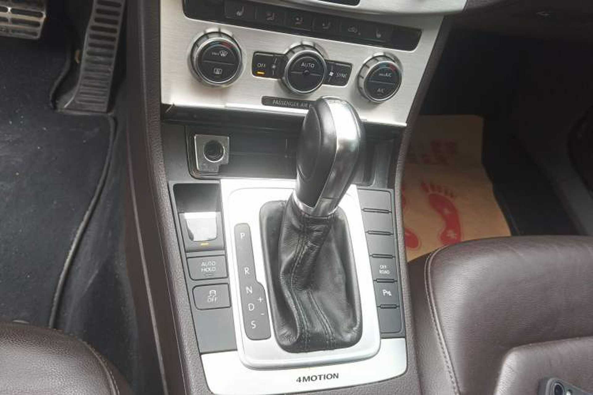 Used Volkswagen Magotan 2012 Travel Edition 2.0 TSI 4x4 Comfort Version Gear Lever