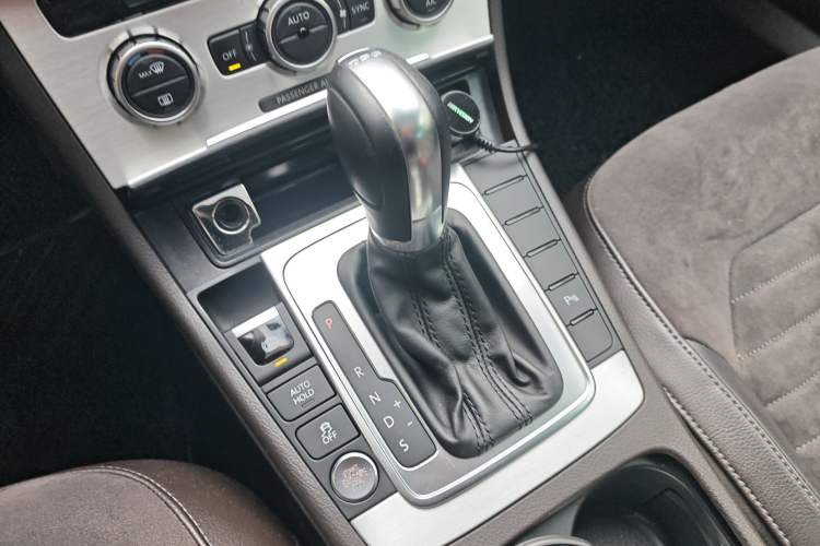Used Volkswagen Magotan 2012 Travel Edition 2.0 TSI Comfort Version Gear Lever