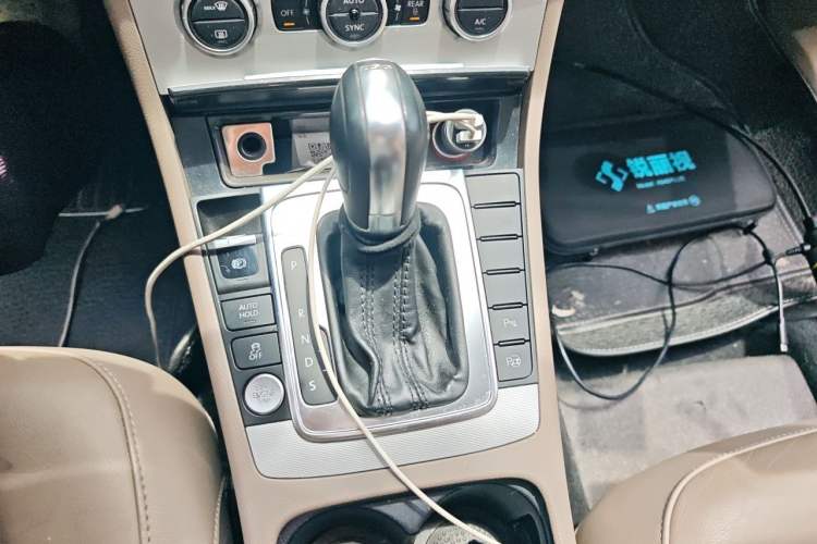 Used Volkswagen Magotan 2012 Revised Version 2.0 TSI Supreme Edition Gear Lever