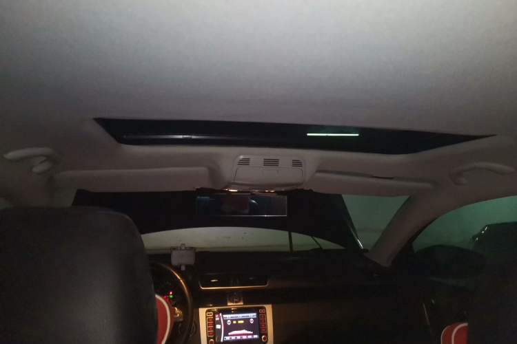 Used Volkswagen Magotan 2012 Revised 1.8TSI Luxury Version Headliner