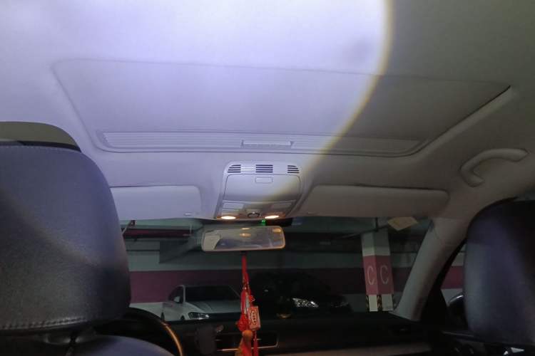 Used Volkswagen Magotan 2012 Revised Version 1.8TSI Leading Edition Headliner