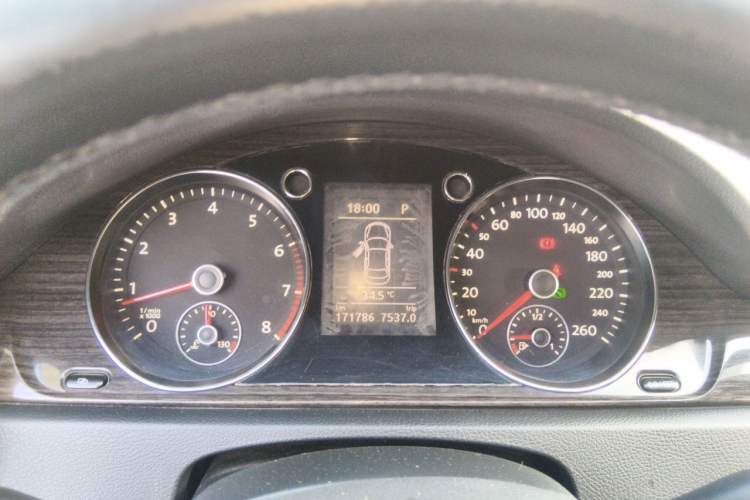 Used Volkswagen Magotan 2012 Revised Version 2.0 TSI Supreme Edition Instrument Cluster