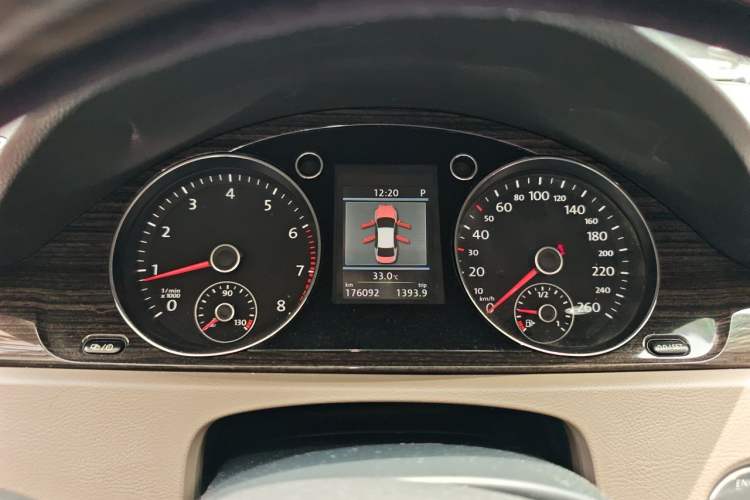 Used Volkswagen Magotan 2012 Revised Version 2.0 TSI Supreme Edition Instrument Cluster